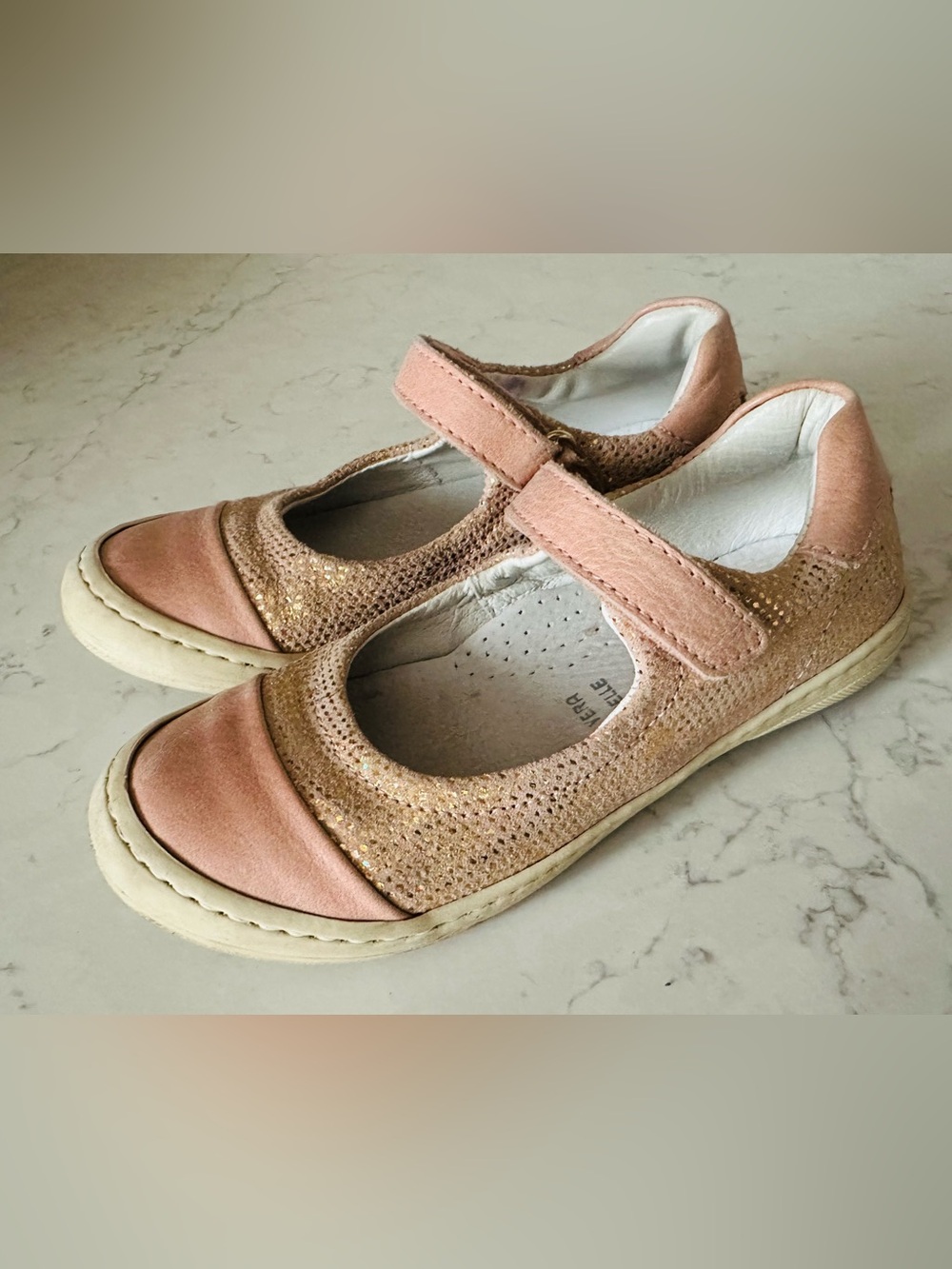 Leather Mary Janes with Velcro Closure (Girl’s Size 10)